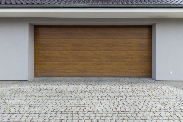 The Best Time of Year for a Garage Door Replacement