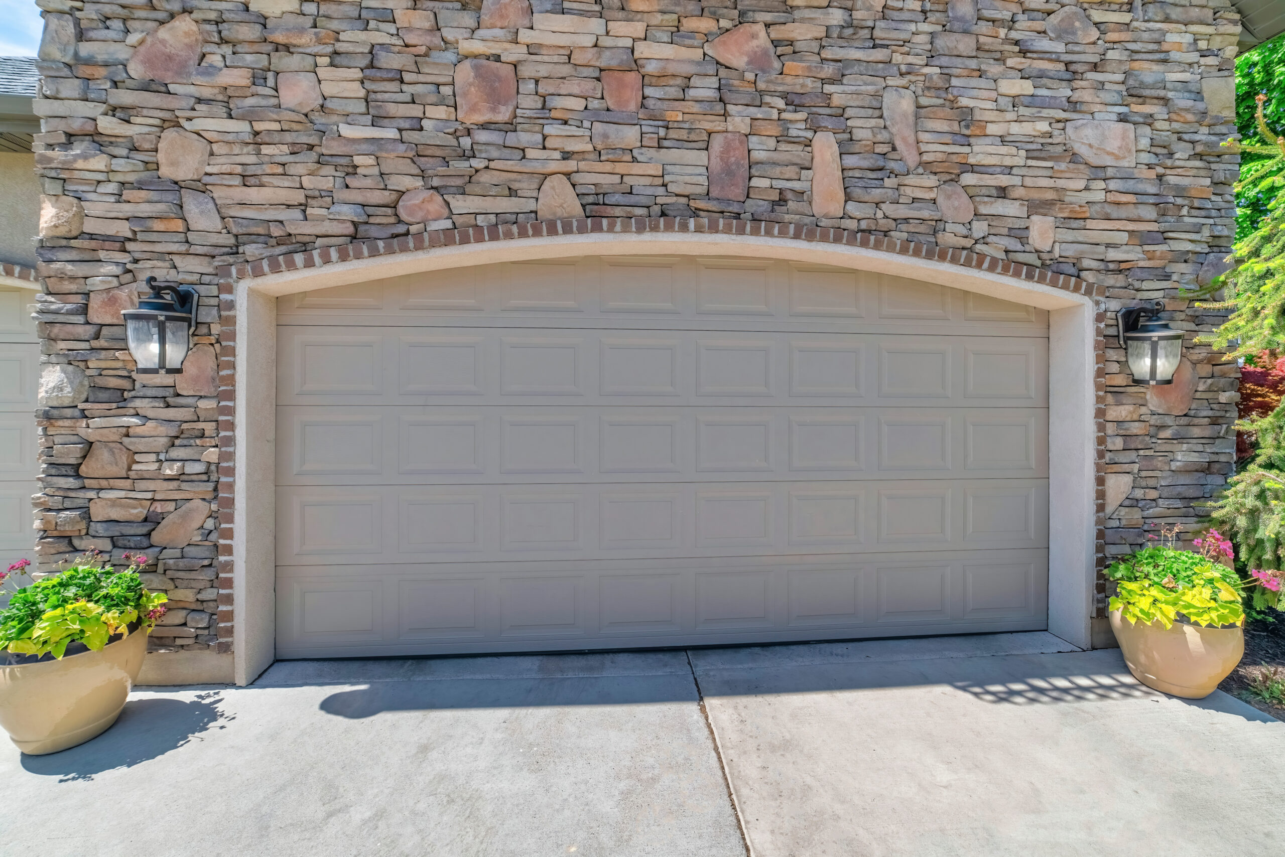 Top Warning Signs You Need Garage Door Repair